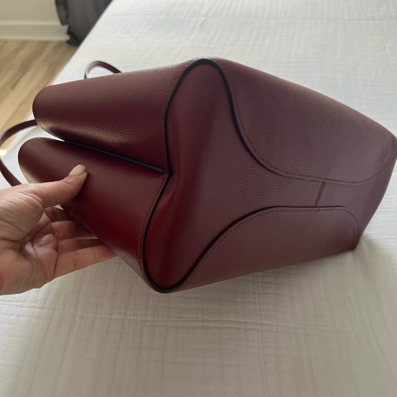 Kate Spade Tote - Picture 4 of 7